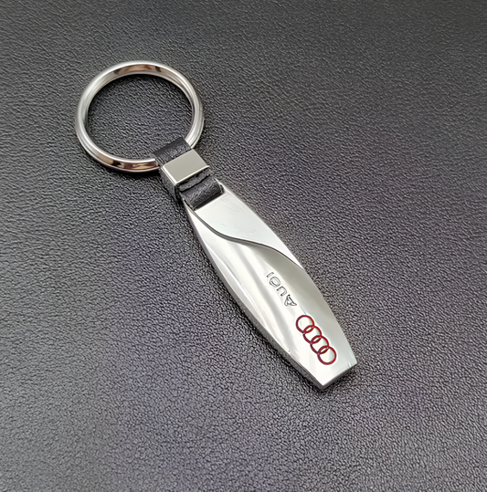 Audi Schlüsselanhänger Metall Anhänger Keychain poliert hochglanz rote Audi Logo