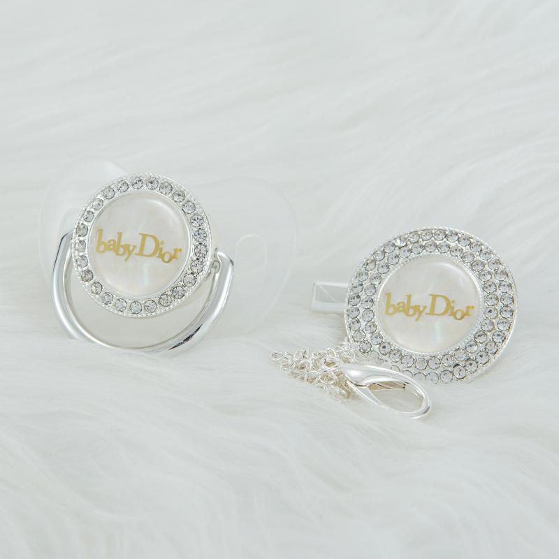 Premium Baby Schnuller Baby Dior weiß mit Clip & Geschenkbox