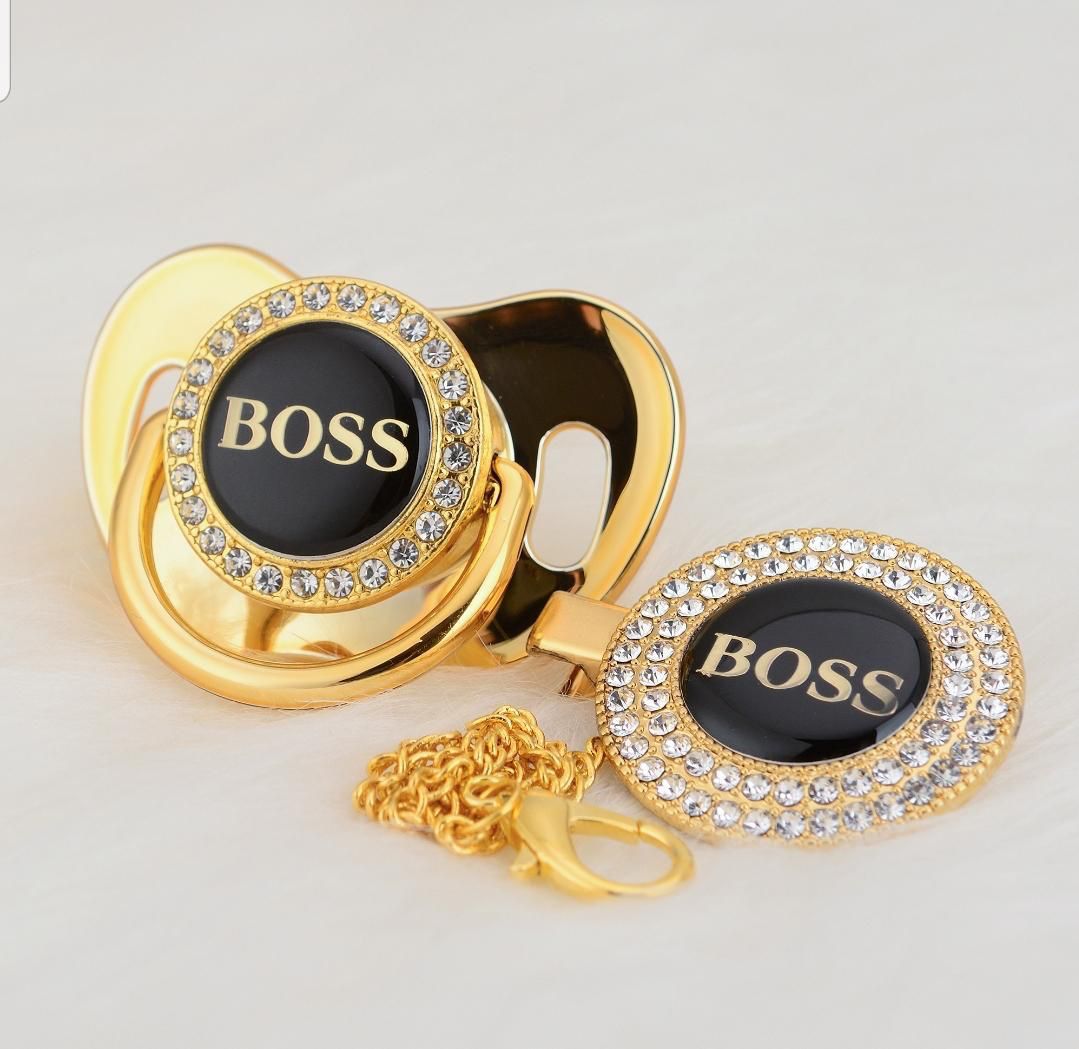 Premium Baby Schnuller Hugo Boss gold-schwarz mit Clip & Geschenkbox