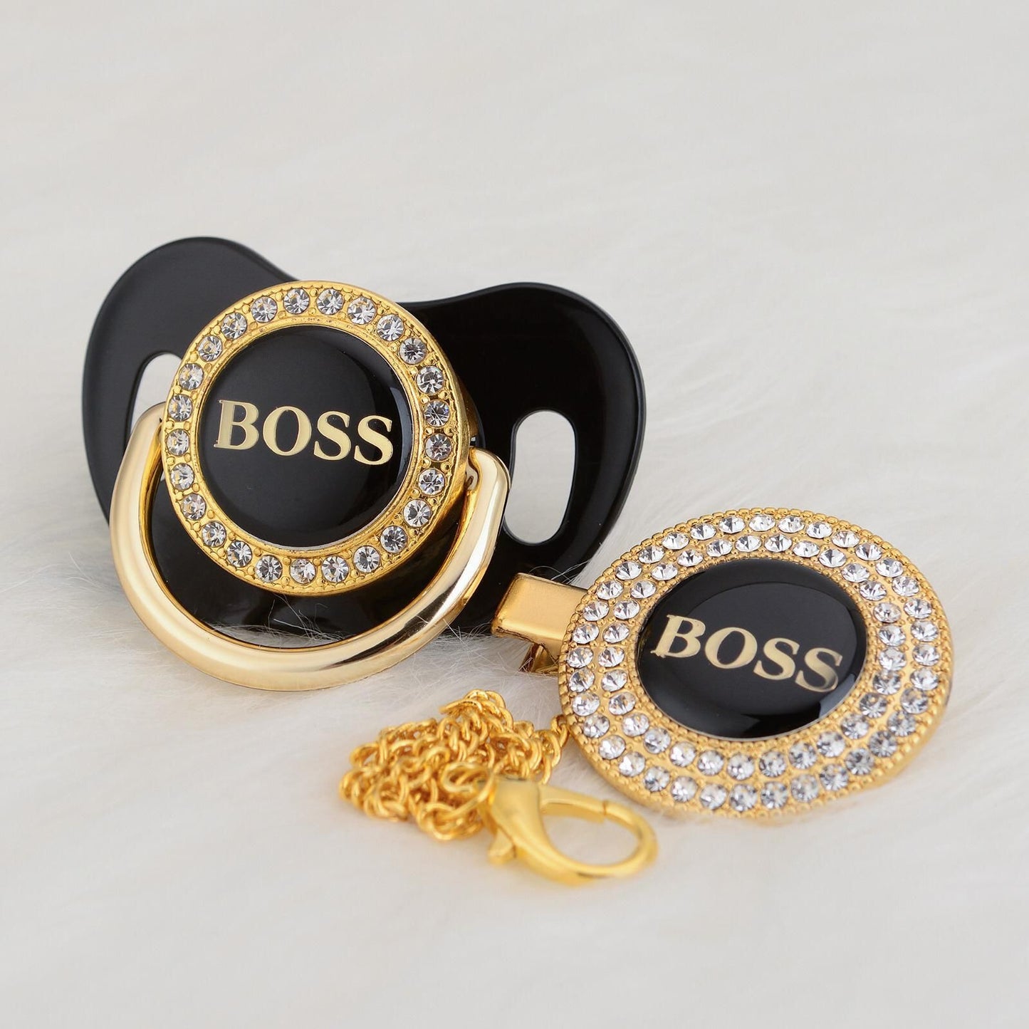 Premium Baby Schnuller Hugo Boss schwarz-gold mit Clip & Geschenkbox