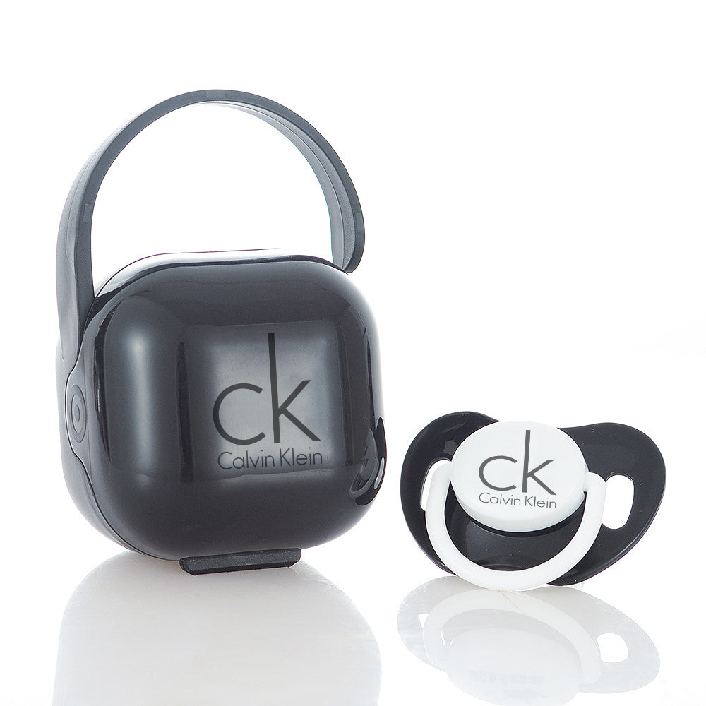 Premium Baby Schnuller Calvin Klein schwarz mit Aufbewahrungsbox & Geschenkbox