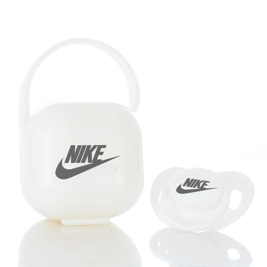 Premium Baby Schnuller Nike weiß mit Aufbewahrungsbox & Geschenkbox