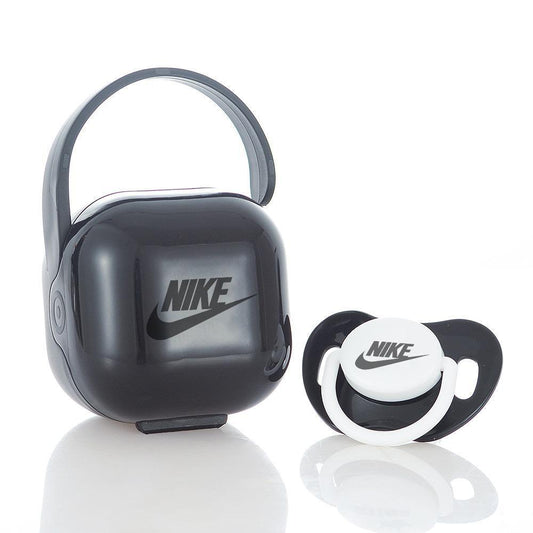 Premium Baby Schnuller Nike schwarz mit Aufbewahrungsbox & Geschenkbox