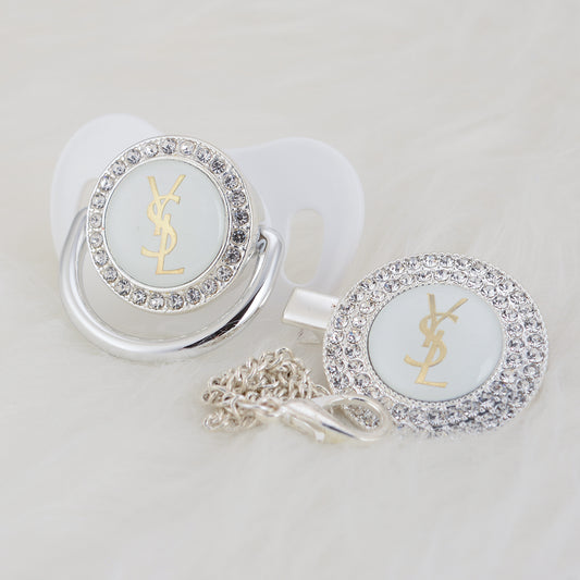 Premium Baby Schnuller Yves Saint Loren weiß-silber mit Clip & Geschenkbox