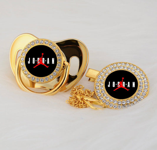 Premium Baby Schnuller Jordan gold-schwarz mit Clip & Geschenkbox