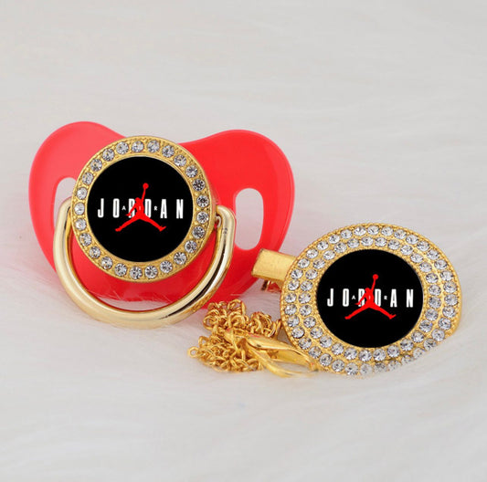 Premium Baby Schnuller Jordan rot-schwarz mit Clip & Geschenkbox